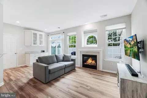 Living - 43207 Cedar Glen Ter, Ashburn, VA 20147 photo 2 of 3