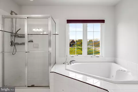 Bath - 43877 Paramount Pl, Chantilly, VA 20152 photo 3 of 6