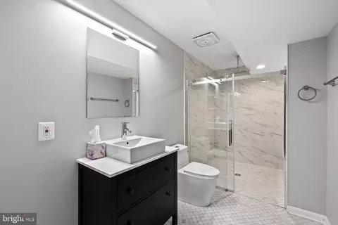 Bath - 43877 Paramount Pl, Chantilly, VA 20152 photo 6 of 6