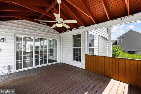 Exterior - 43877 Paramount Pl, Chantilly, VA 20152 photo 8 of 13
