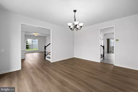 Entry Way - 43877 Paramount Pl, Chantilly, VA 20152 photo 4 of 12