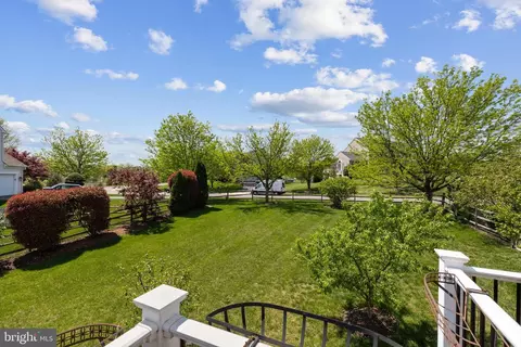 Exterior - 43877 Paramount Pl, Chantilly, VA 20152 photo 10 of 13