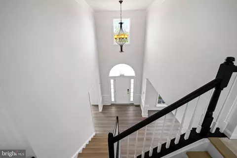 Entry Way - 43877 Paramount Pl, Chantilly, VA 20152 photo 3 of 12