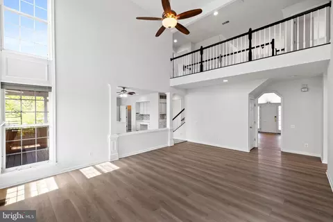 Living - 43877 Paramount Pl, Chantilly, VA 20152 photo 7 of 10