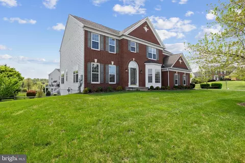 Exterior - 43877 Paramount Pl, Chantilly, VA 20152 photo 2 of 13