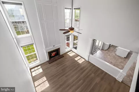 Living - 43877 Paramount Pl, Chantilly, VA 20152 photo 8 of 10