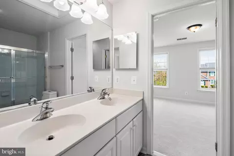 Bath - 43877 Paramount Pl, Chantilly, VA 20152 photo 5 of 6