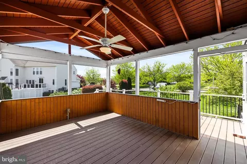 Exterior - 43877 Paramount Pl, Chantilly, VA 20152 photo 7 of 13