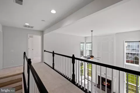 Entry Way - 43877 Paramount Pl, Chantilly, VA 20152 photo 9 of 12