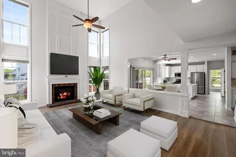 Living - 43877 Paramount Pl, Chantilly, VA 20152 photo 4 of 10