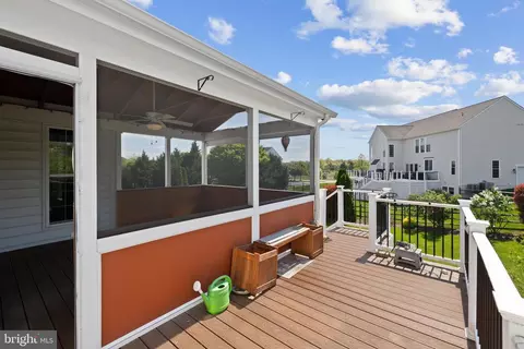 Exterior - 43877 Paramount Pl, Chantilly, VA 20152 photo 9 of 13