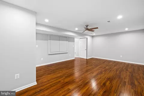 Living - 43877 Paramount Pl, Chantilly, VA 20152 photo 10 of 10
