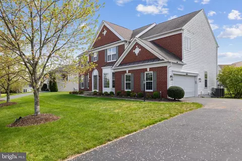 Exterior - 43877 Paramount Pl, Chantilly, VA 20152 photo 3 of 13