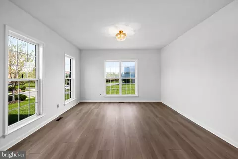 Living - 43877 Paramount Pl, Chantilly, VA 20152 photo 1 of 10