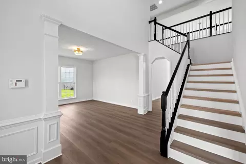Entry Way - 43877 Paramount Pl, Chantilly, VA 20152 photo 2 of 12