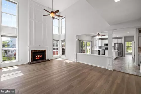 Living - 43877 Paramount Pl, Chantilly, VA 20152 photo 6 of 10