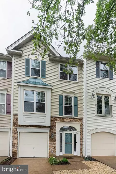 25362 Ashbury Dr, Chantilly, VA 20152