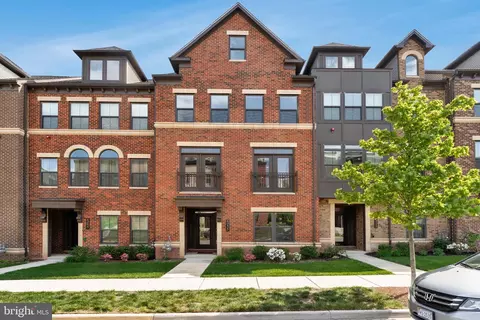 43425 Grandmoore St, Ashburn, VA 20148