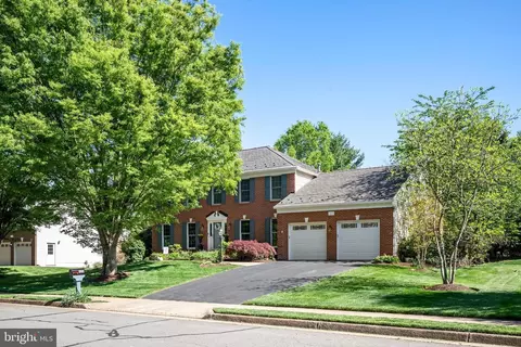 1232 Bradfield Dr SW, Leesburg, VA 20175