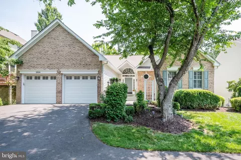 20518 Swecker Farm Pl, Sterling, VA 20165