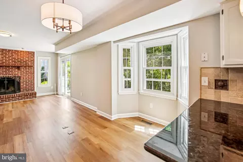 Living - 21130 Haystack Ct, Ashburn, VA 20147 photo 5 of 11