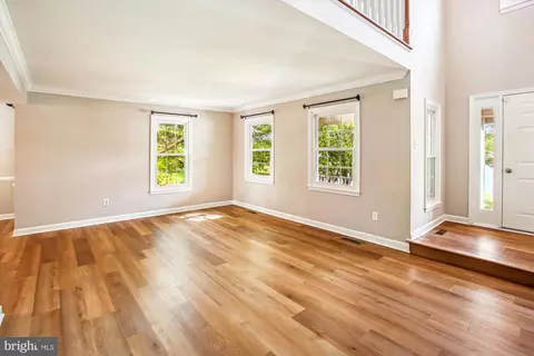 Living - 21130 Haystack Ct, Ashburn, VA 20147 photo 1 of 11