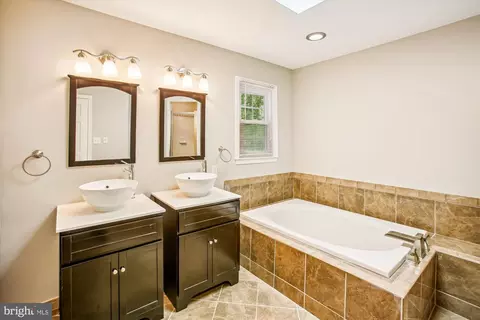 Bath - 21130 Haystack Ct, Ashburn, VA 20147 photo 2 of 6