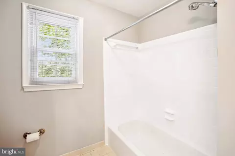 Bath - 21130 Haystack Ct, Ashburn, VA 20147 photo 5 of 6