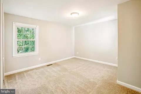 Bedroom - 21130 Haystack Ct, Ashburn, VA 20147 photo 2 of 8