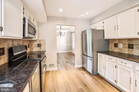 Entry Way - 21130 Haystack Ct, Ashburn, VA 20147 photo 4 of 7