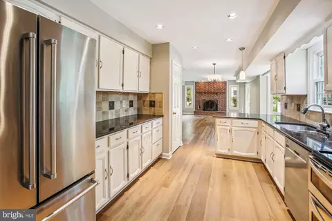 Kitchen - 21130 Haystack Ct, Ashburn, VA 20147 photo 2 of 2