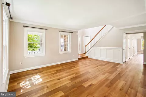Living - 21130 Haystack Ct, Ashburn, VA 20147 photo 2 of 11