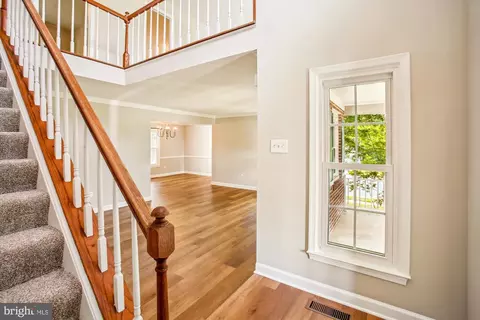 Entry Way - 21130 Haystack Ct, Ashburn, VA 20147 photo 2 of 7