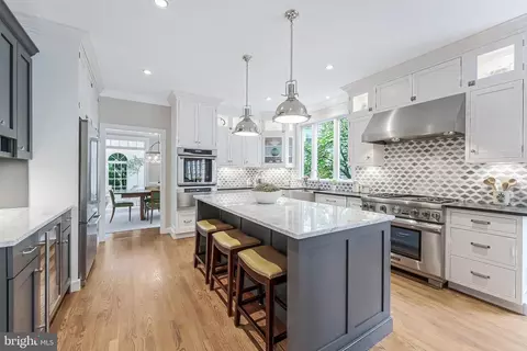 Kitchen - 47024 Berwick Ct, Sterling, VA 20165 photo 2 of 8