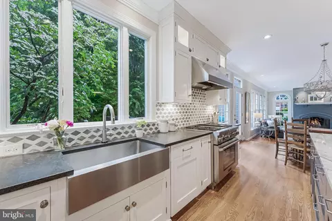 Kitchen - 47024 Berwick Ct, Sterling, VA 20165 photo 6 of 8