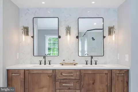 Bath - 47024 Berwick Ct, Sterling, VA 20165 photo 4 of 8