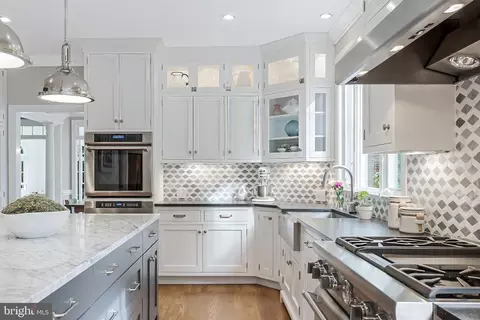 Kitchen - 47024 Berwick Ct, Sterling, VA 20165 photo 4 of 8