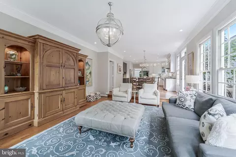 Living - 47024 Berwick Ct, Sterling, VA 20165 photo 3 of 4