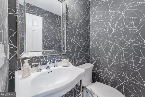 Bath - 47024 Berwick Ct, Sterling, VA 20165 photo 1 of 8