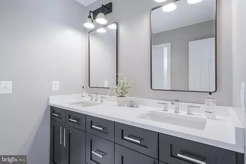 Bath - 47024 Berwick Ct, Sterling, VA 20165 photo 7 of 8