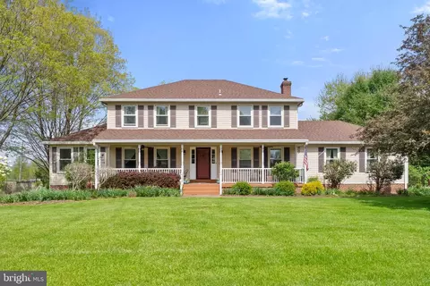 36111 Ashby Farm Cir, Hillsboro, VA 20132