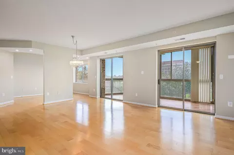 19355 Cypress Ridge Ter #720, Leesburg, VA 20176