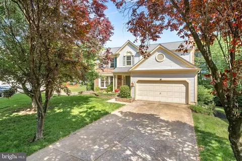 703 Amber Ct NE, Leesburg, VA 20176