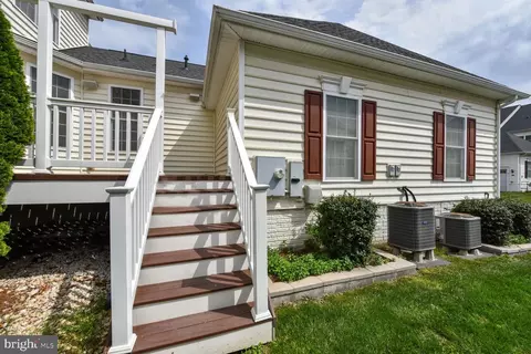 Exterior - 23234 Evergreen Ridge Dr, Ashburn, VA 20148 photo 2 of 2