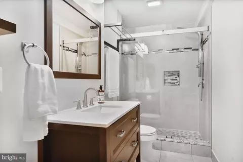 Bath - 23234 Evergreen Ridge Dr, Ashburn, VA 20148 photo 3 of 3