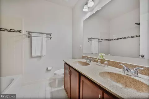 Bath - 23234 Evergreen Ridge Dr, Ashburn, VA 20148 photo 2 of 3