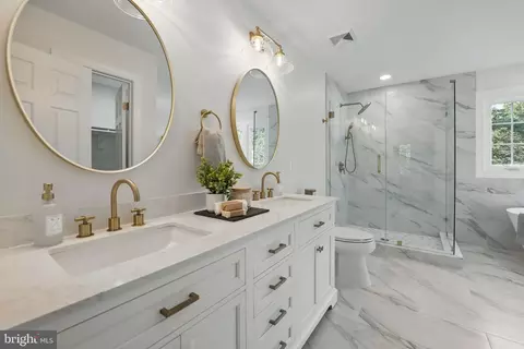 Bath - 43250 Menemsha Ln, Chantilly, VA 20152 photo 1 of 5