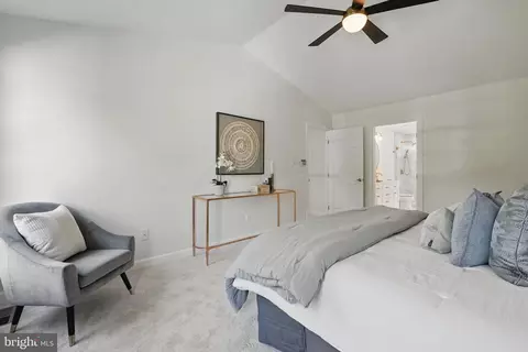 Bedroom - 43250 Menemsha Ln, Chantilly, VA 20152 photo 3 of 8