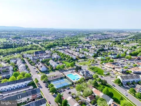 View/Area - 43250 Menemsha Ln, Chantilly, VA 20152 photo 13 of 24