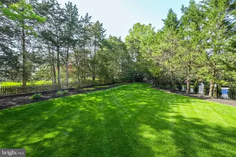 Exterior - 43250 Menemsha Ln, Chantilly, VA 20152 photo 10 of 14